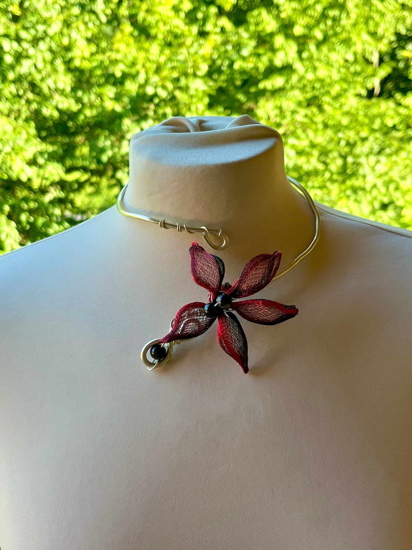 Handmade Gold Color Wire-Wrapped Red and Black Mesh Floral Choker