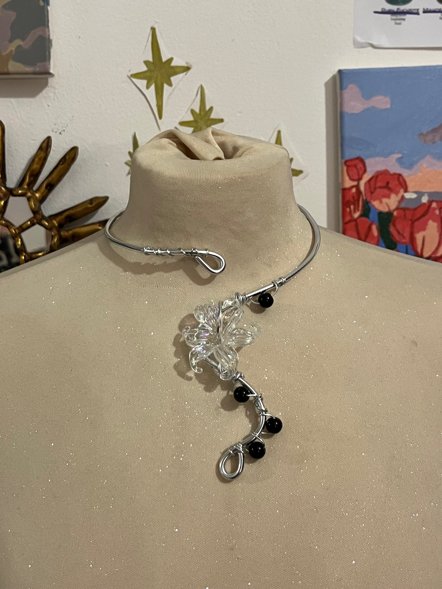 collana perline nere fiore trasparente