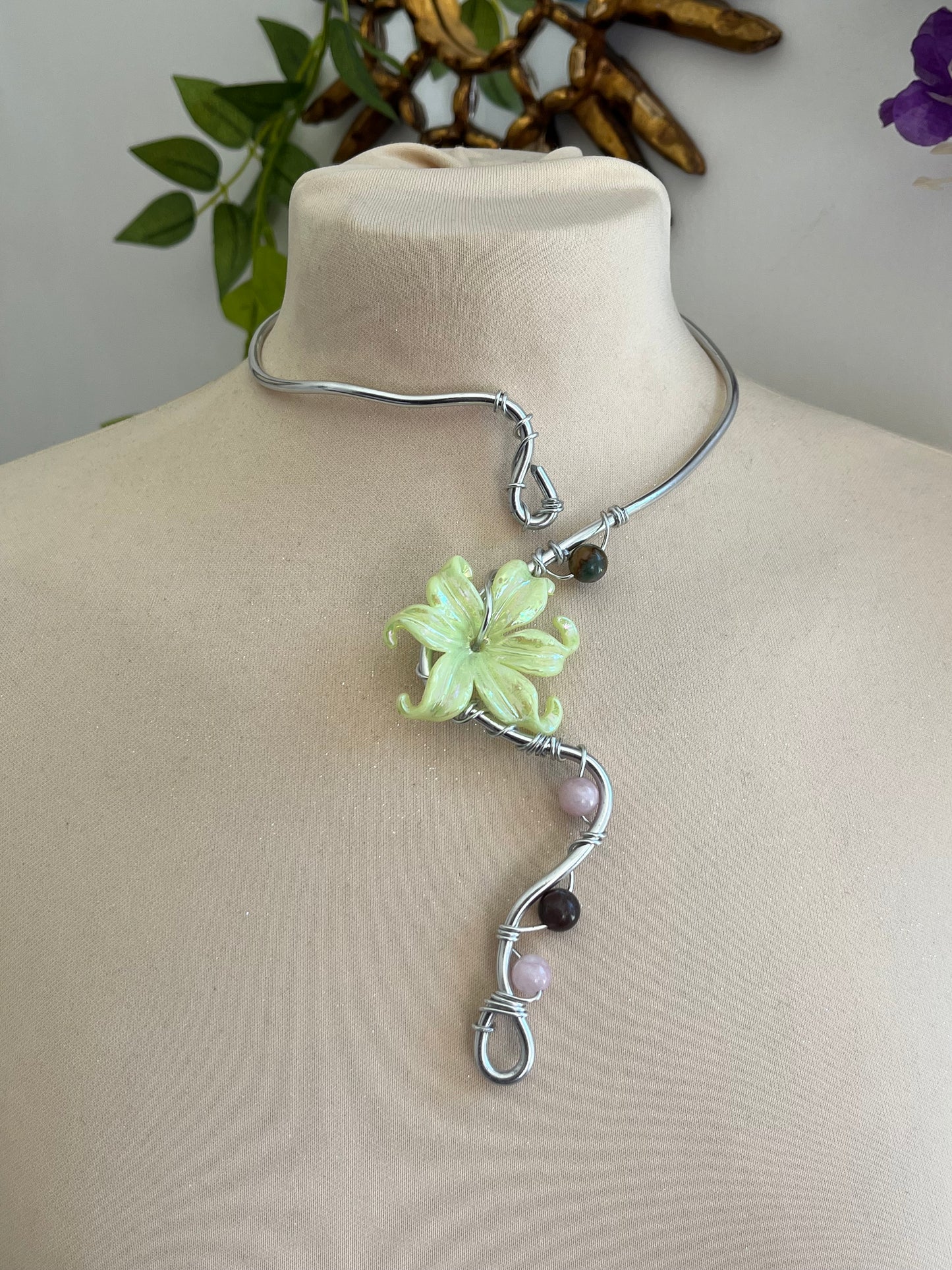 lily beads flower necklace