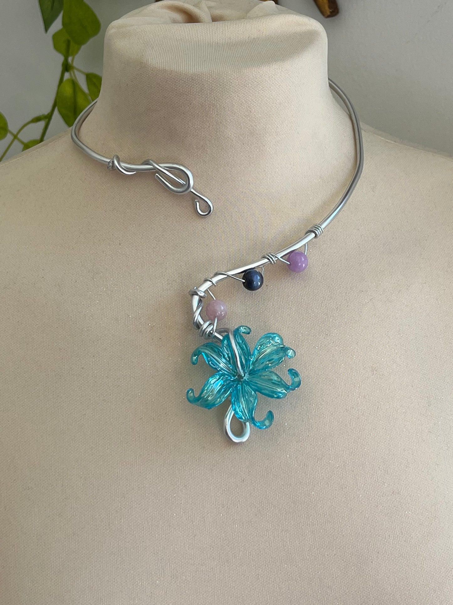 ortensia flower necklace