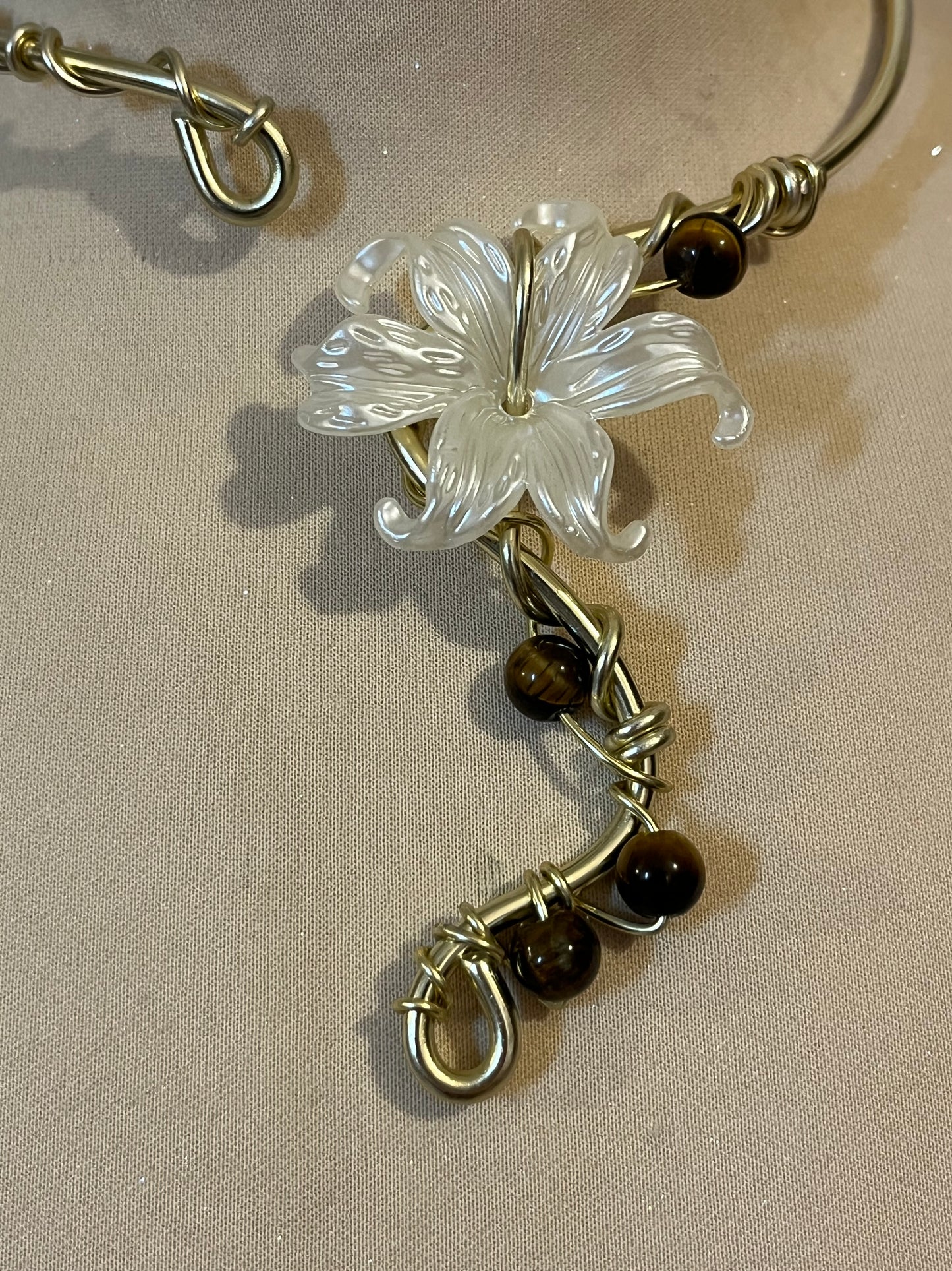 colier de aur ochi de tigru