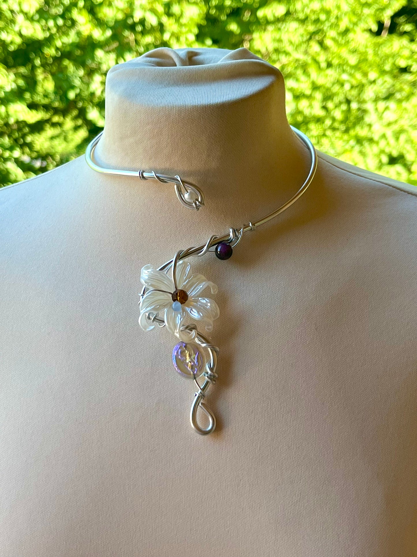 Handmade Silver Color Wire-Wrapped White Floral & Iridescent Drop Choker