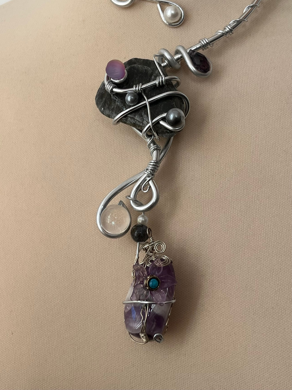 Dewdrop Lily purple necklace