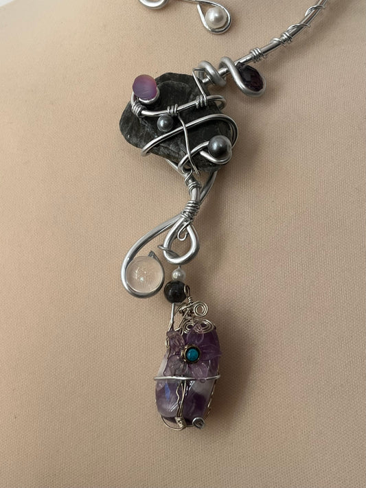 Dewdrop Lily purple necklace