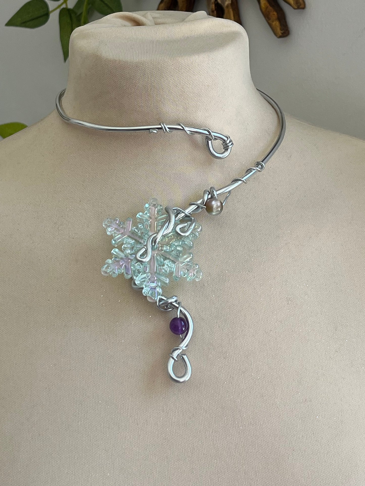 snow beads necklace