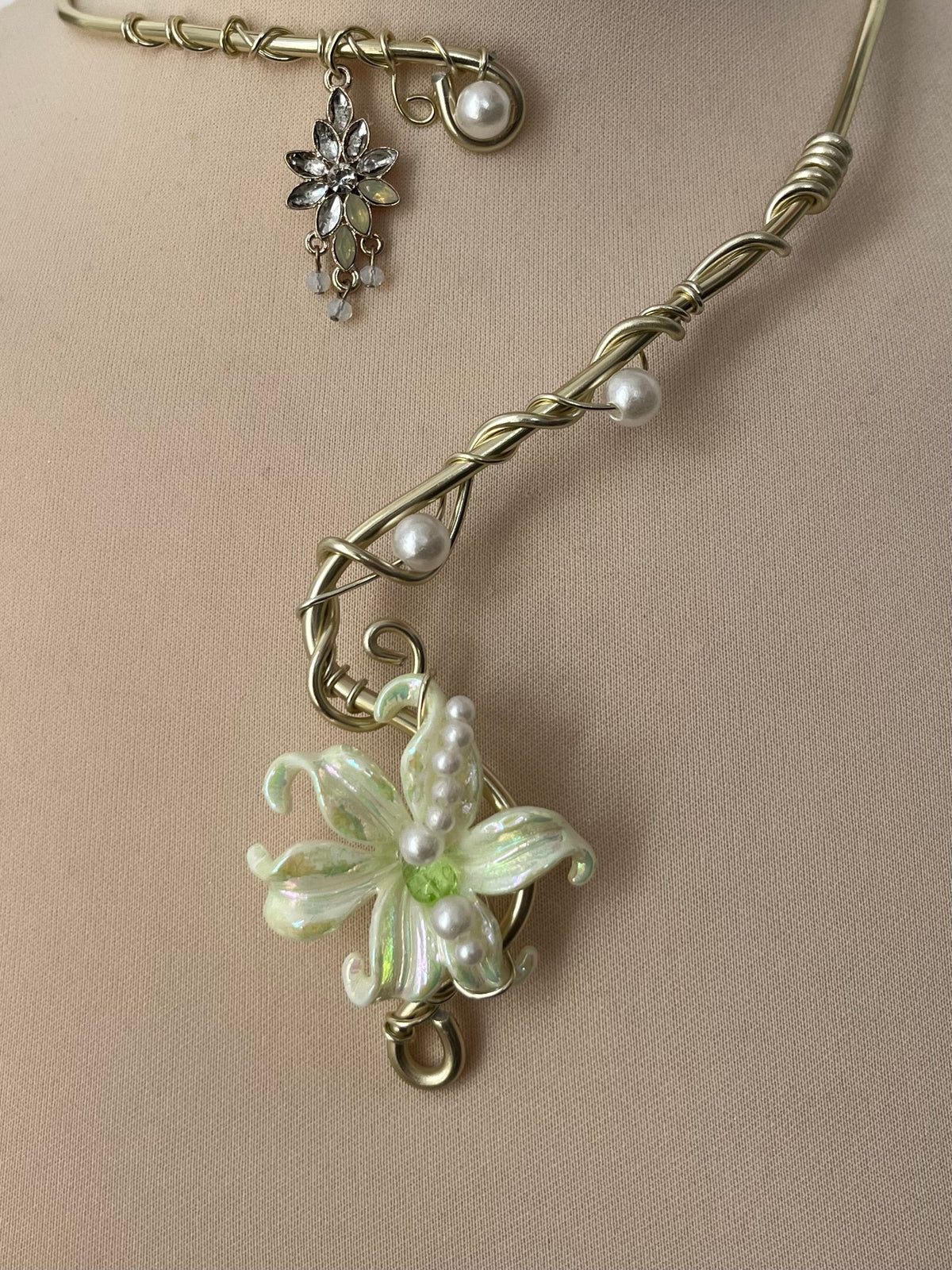 Silken Mistflower necklace