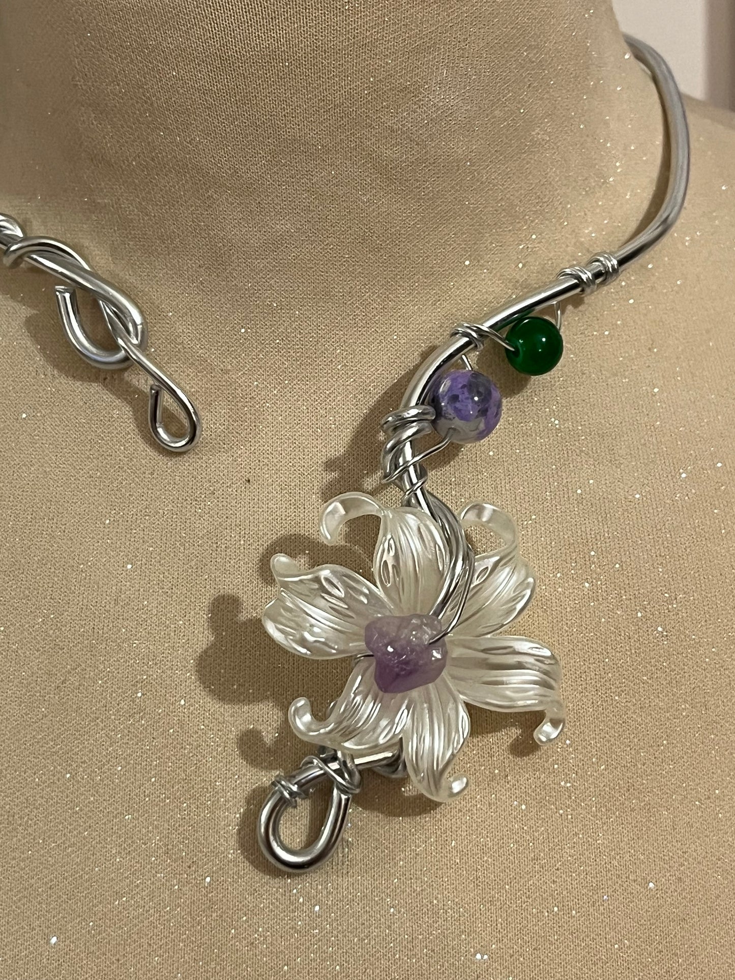 flower bianca necklace ametista