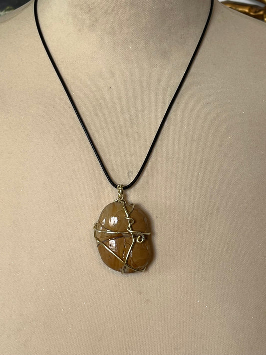 colier simplu din sârmă, piatră adevărată