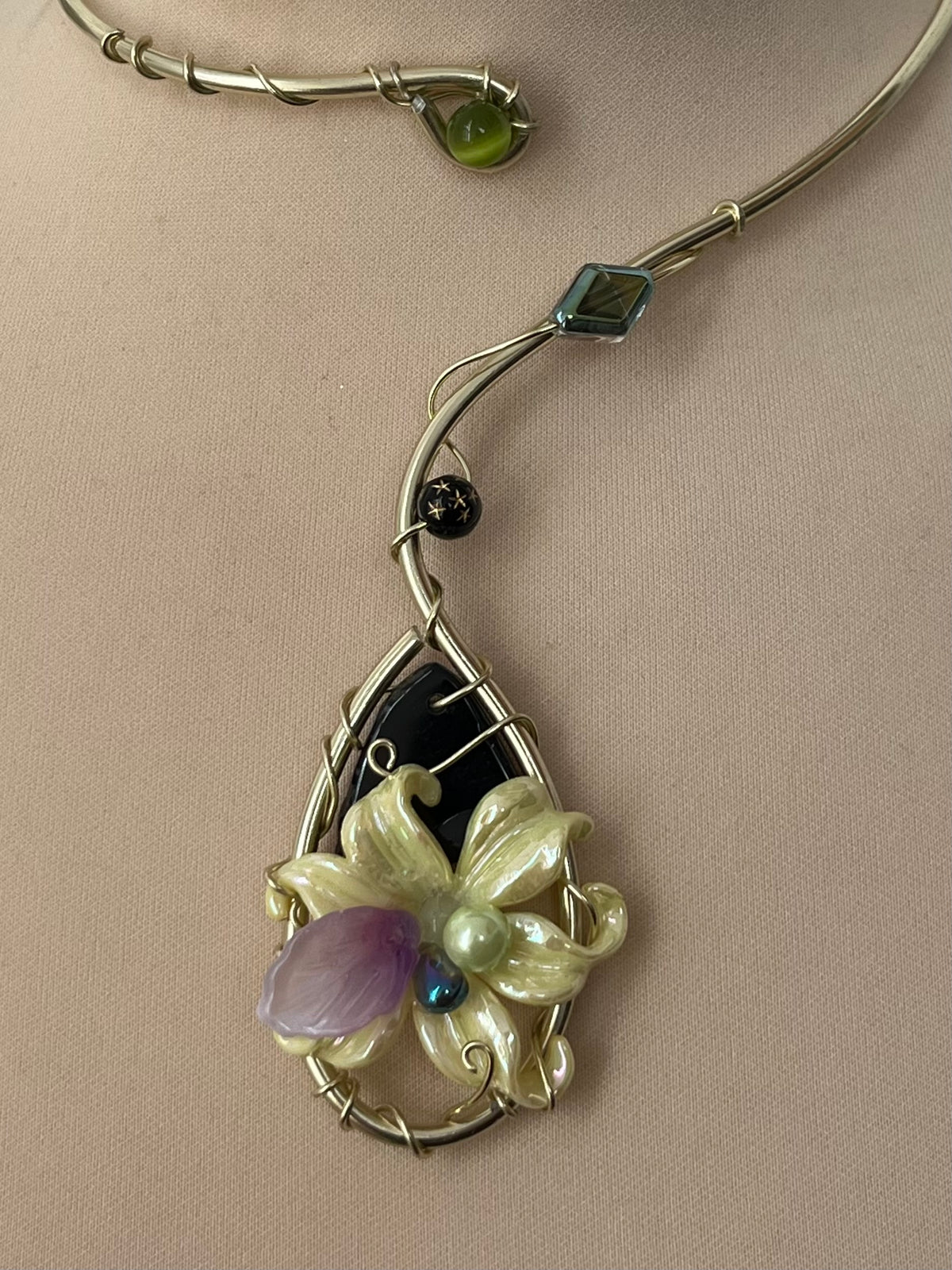 Frost Orchid yellow necklace
