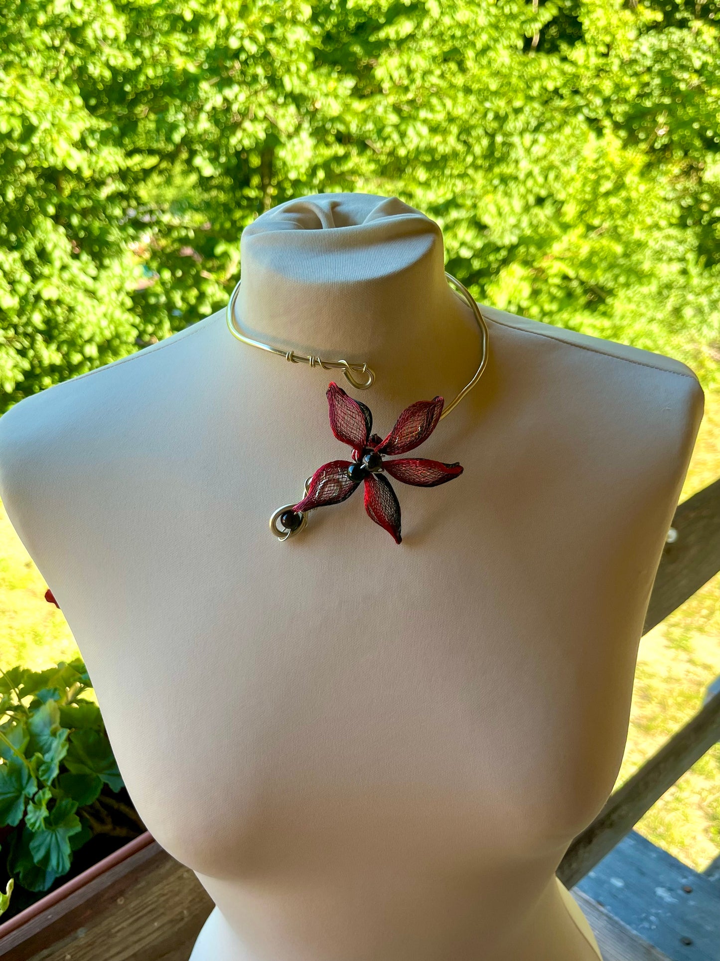 Handmade Gold Color Wire-Wrapped Red and Black Mesh Floral Choker