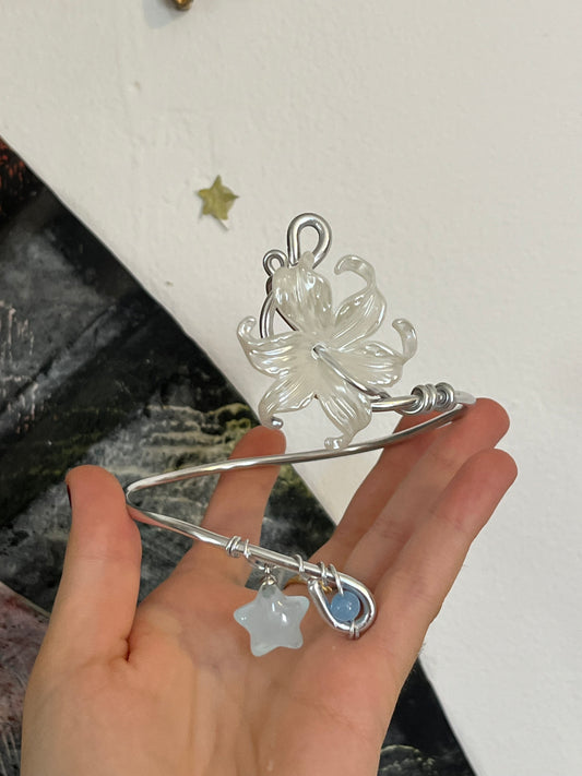 armcuff star bead flower