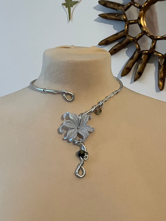 blue flower necklace beads