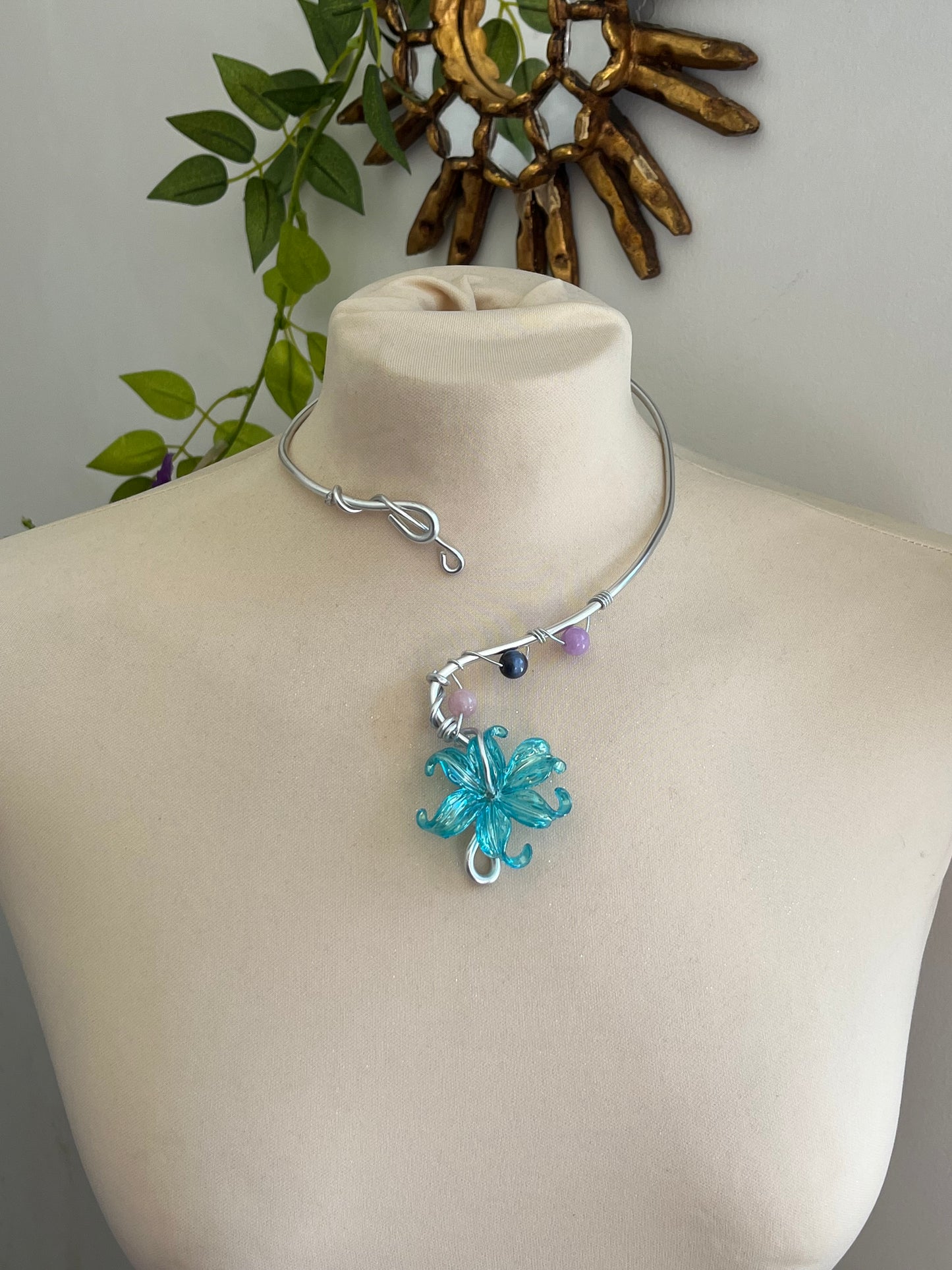 ortensia flower necklace