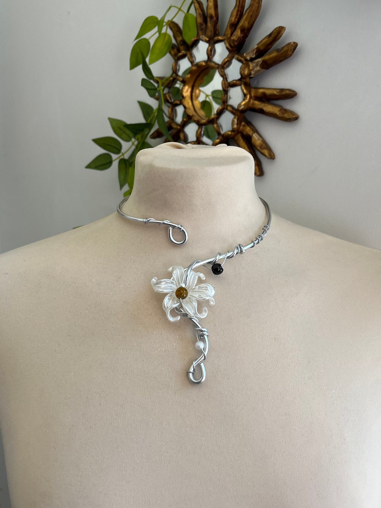 Iris white flower necklace