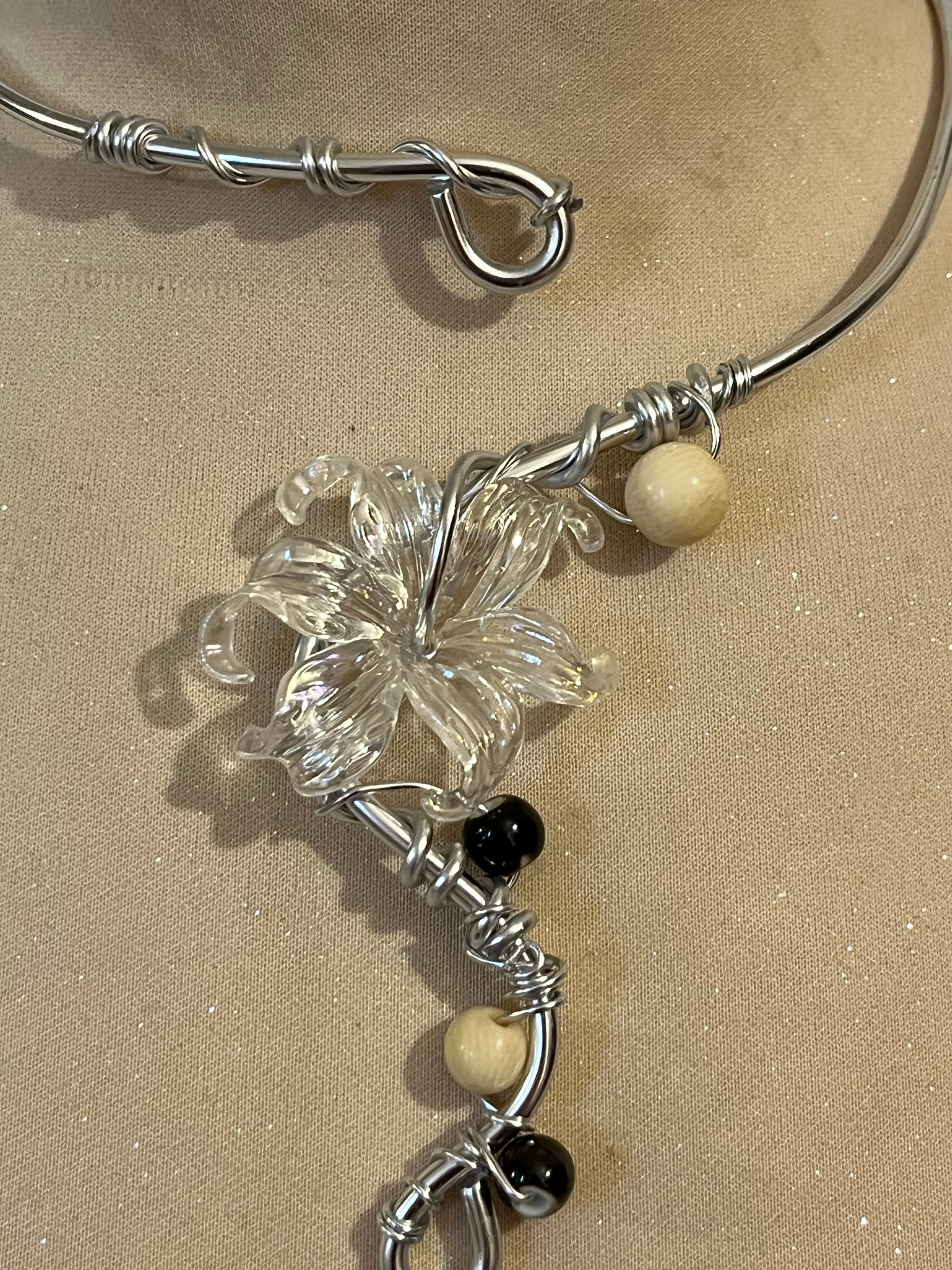 collana fiore trasparente perline