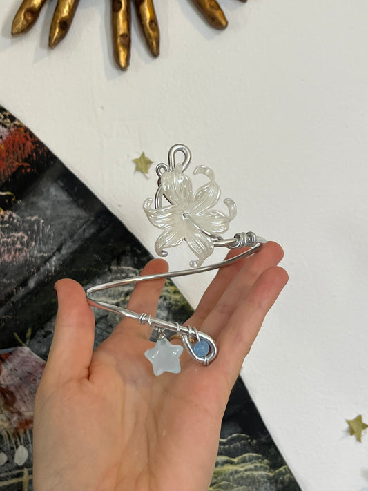 armcuff star bead flower