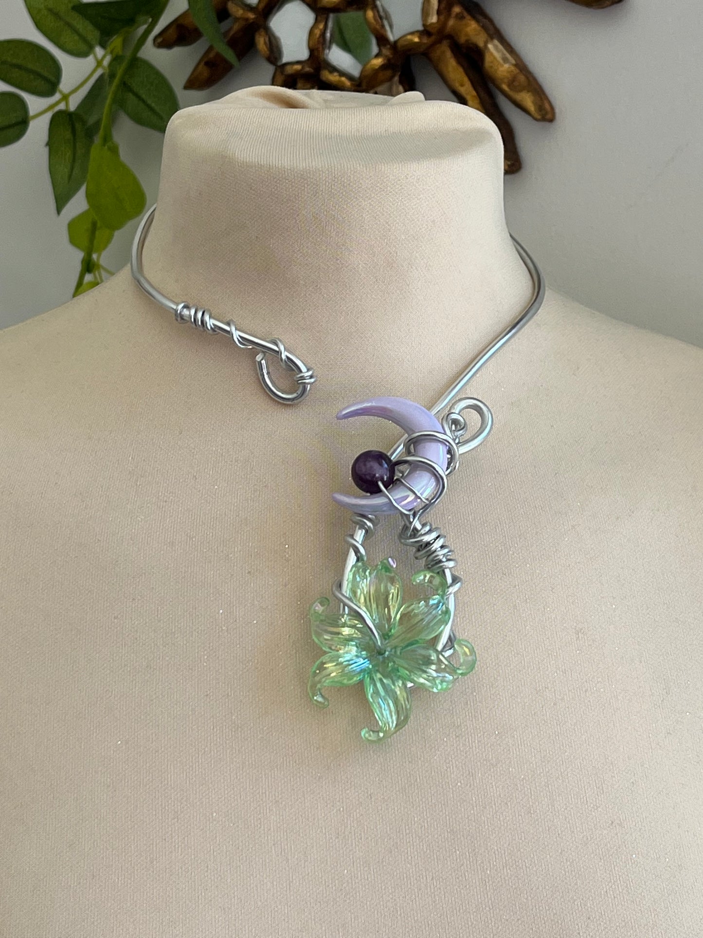 ivy moon necklace