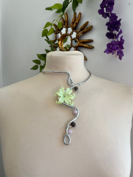 lily beads flower necklace