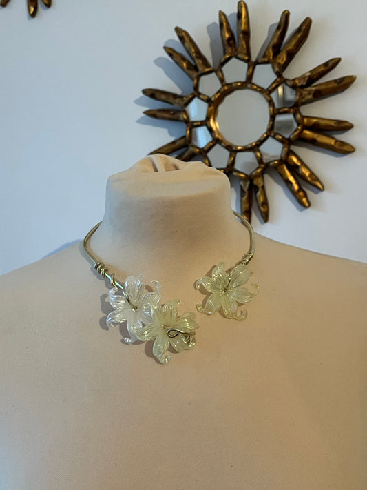 flower choker necklace