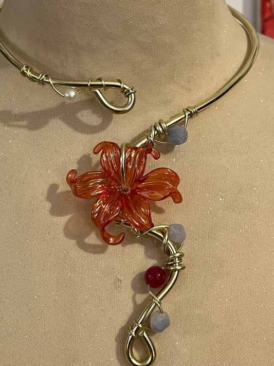 collana fiore rosso perline colorate