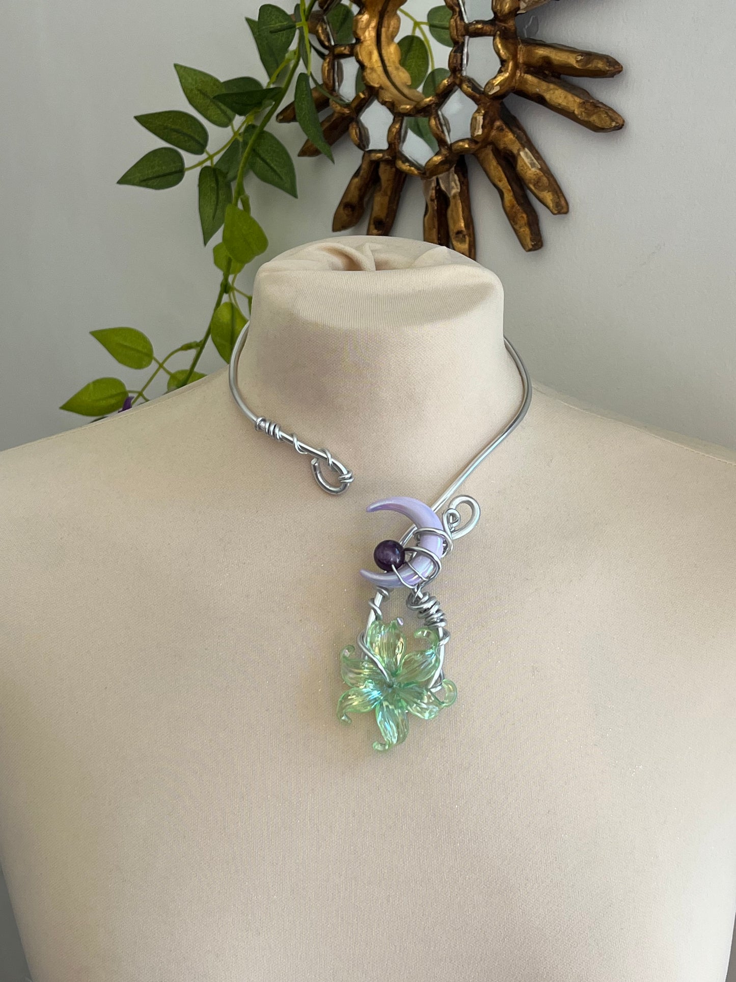 ivy moon necklace