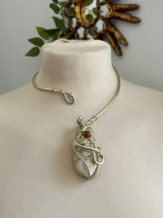 queen stone necklace