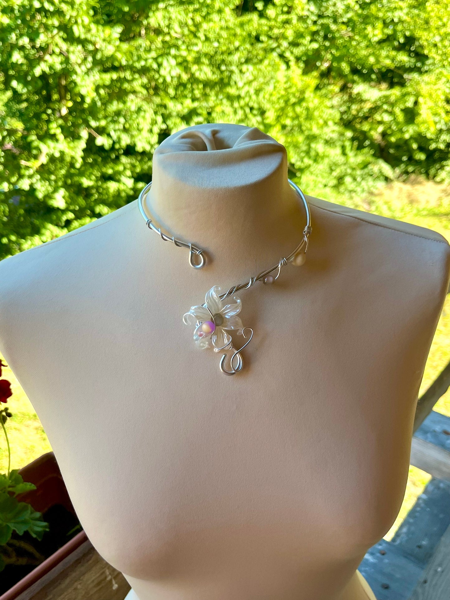 Silver Color Mother-of-Pearl Glass Blossom Choker