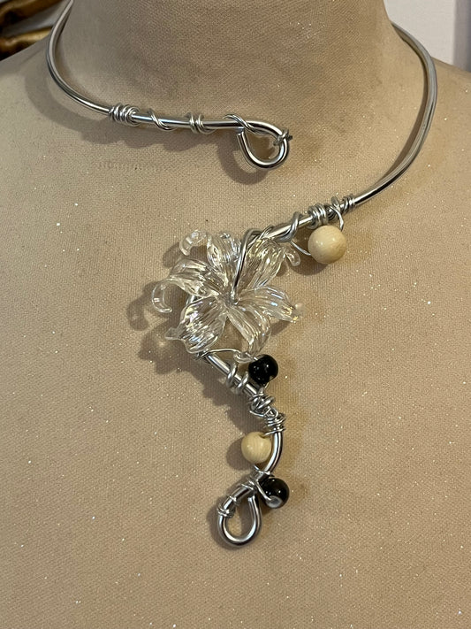 collana fiore trasparente perline